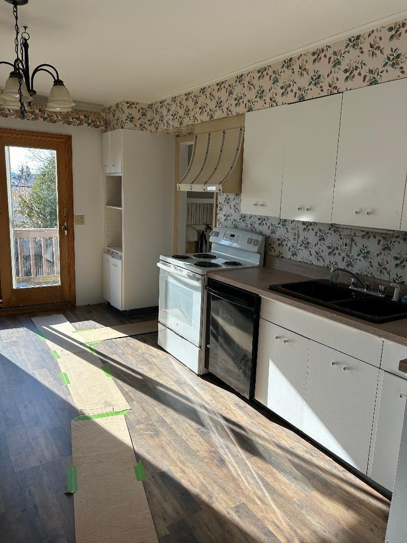 Image 2: kitchenmainfloor