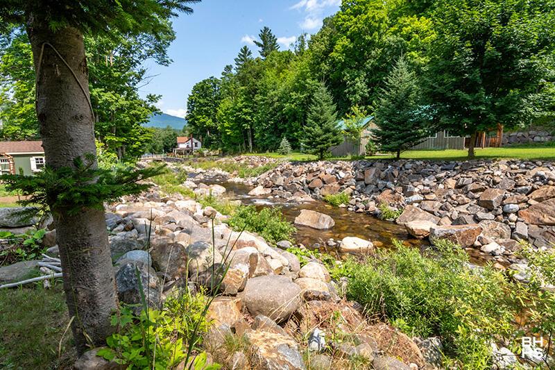 Image 4: TheCastleInKeene_JonesBrook