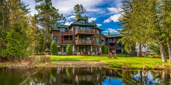 2221 Saranac