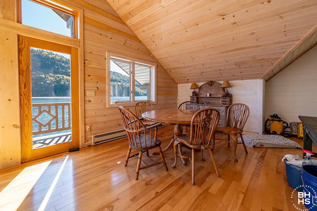 Image 4: BoatAccessCampOnLP_Boathouse2_DiningArea