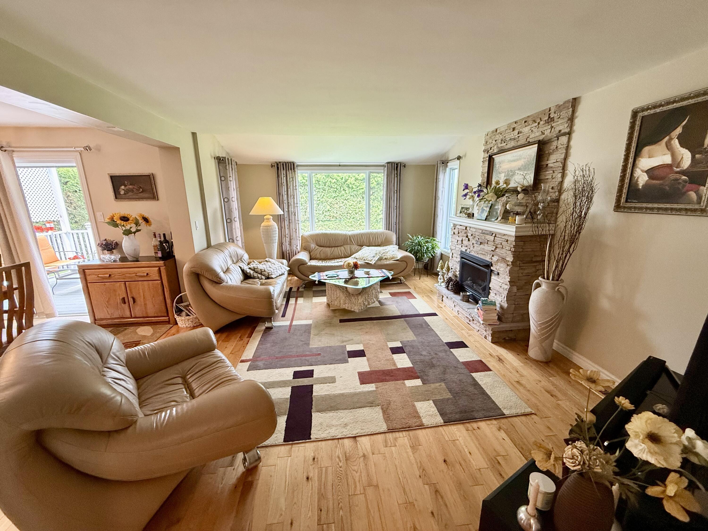 Image 2: Living Room