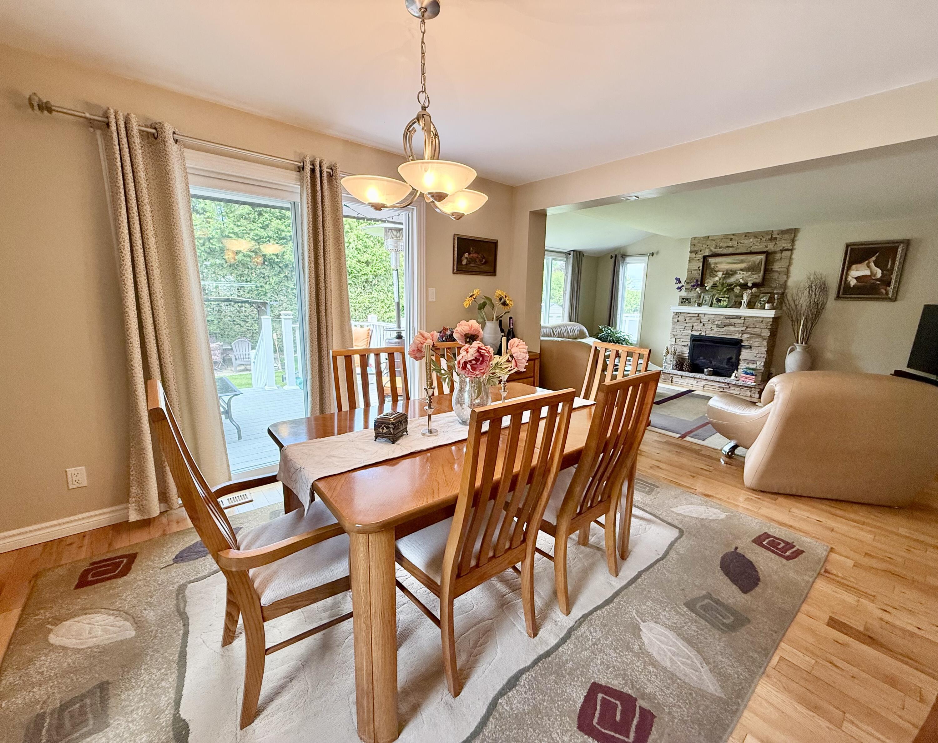 Image 4: Dining Room