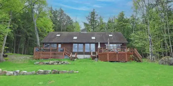 745 Adirondack
