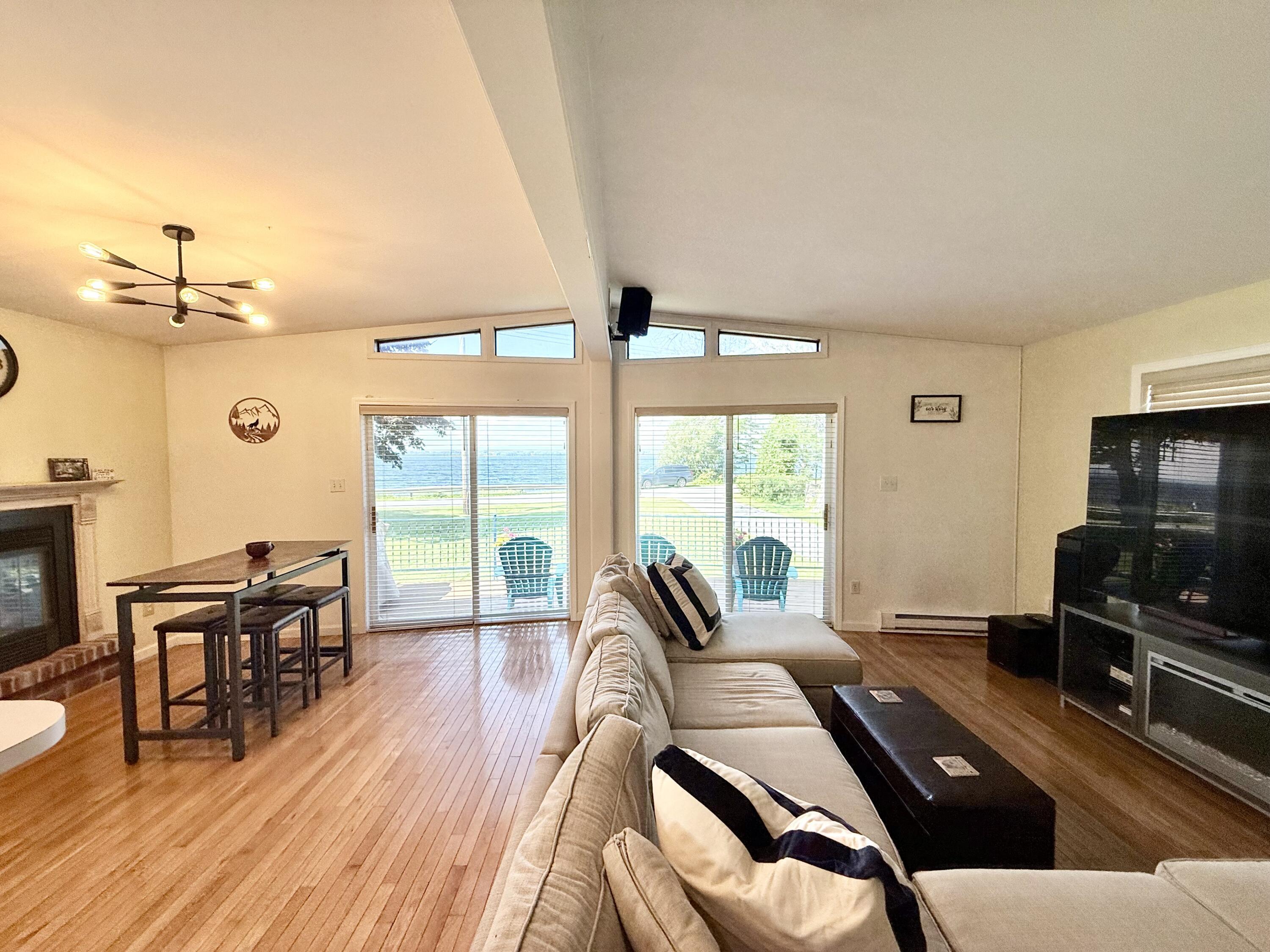 Image 2: Living Room