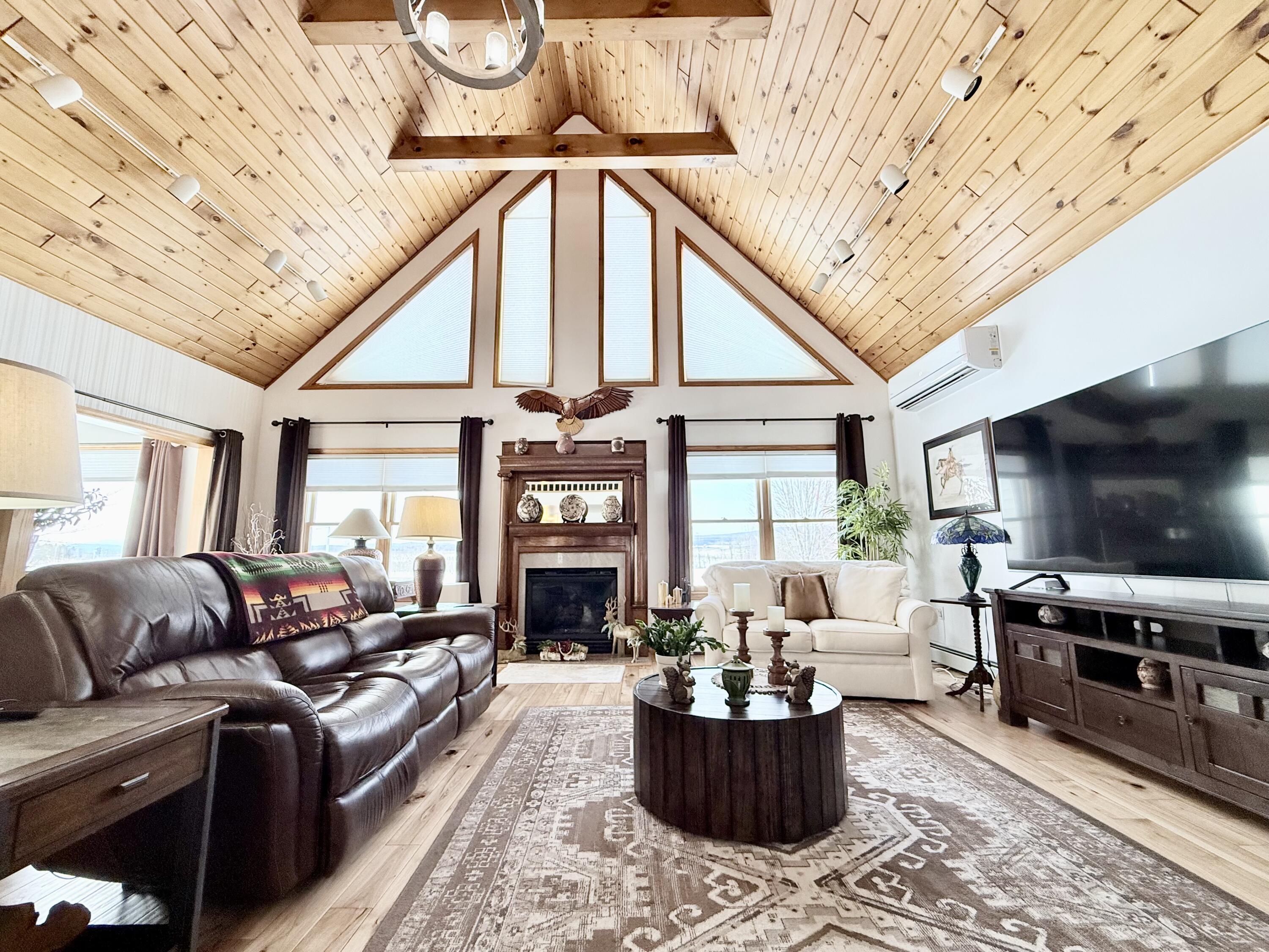 Image 3: Living room