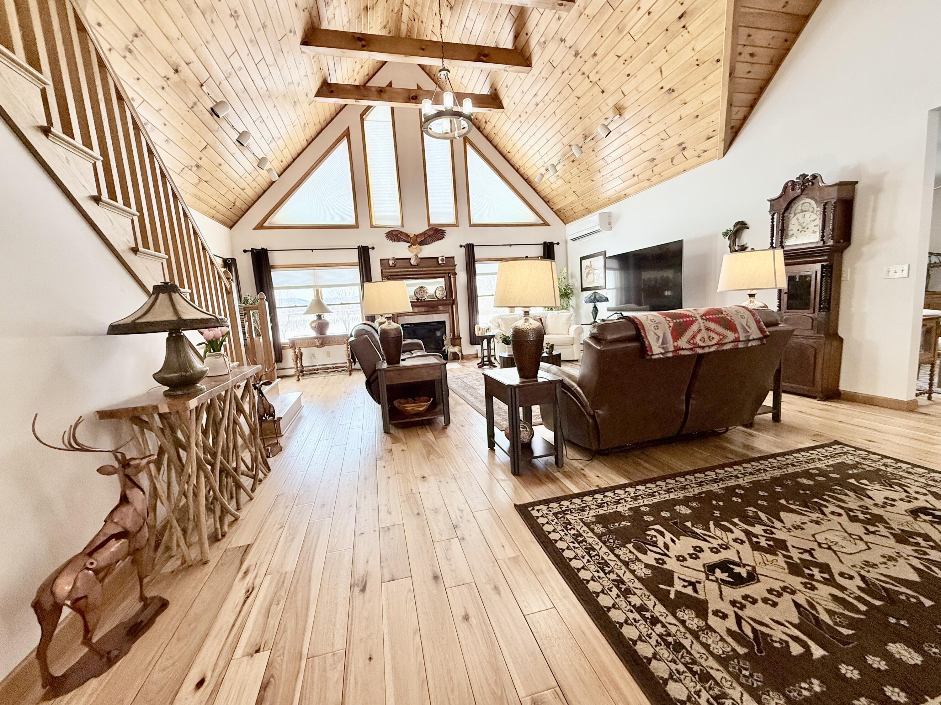 Image 4: Living room