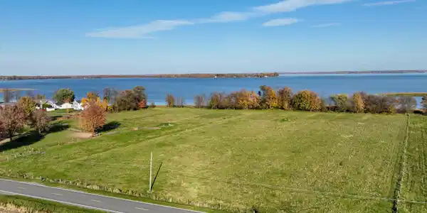 001 Lake Shore