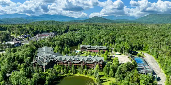 Image 2: Whiteface Lodge Splitrock Stock-2