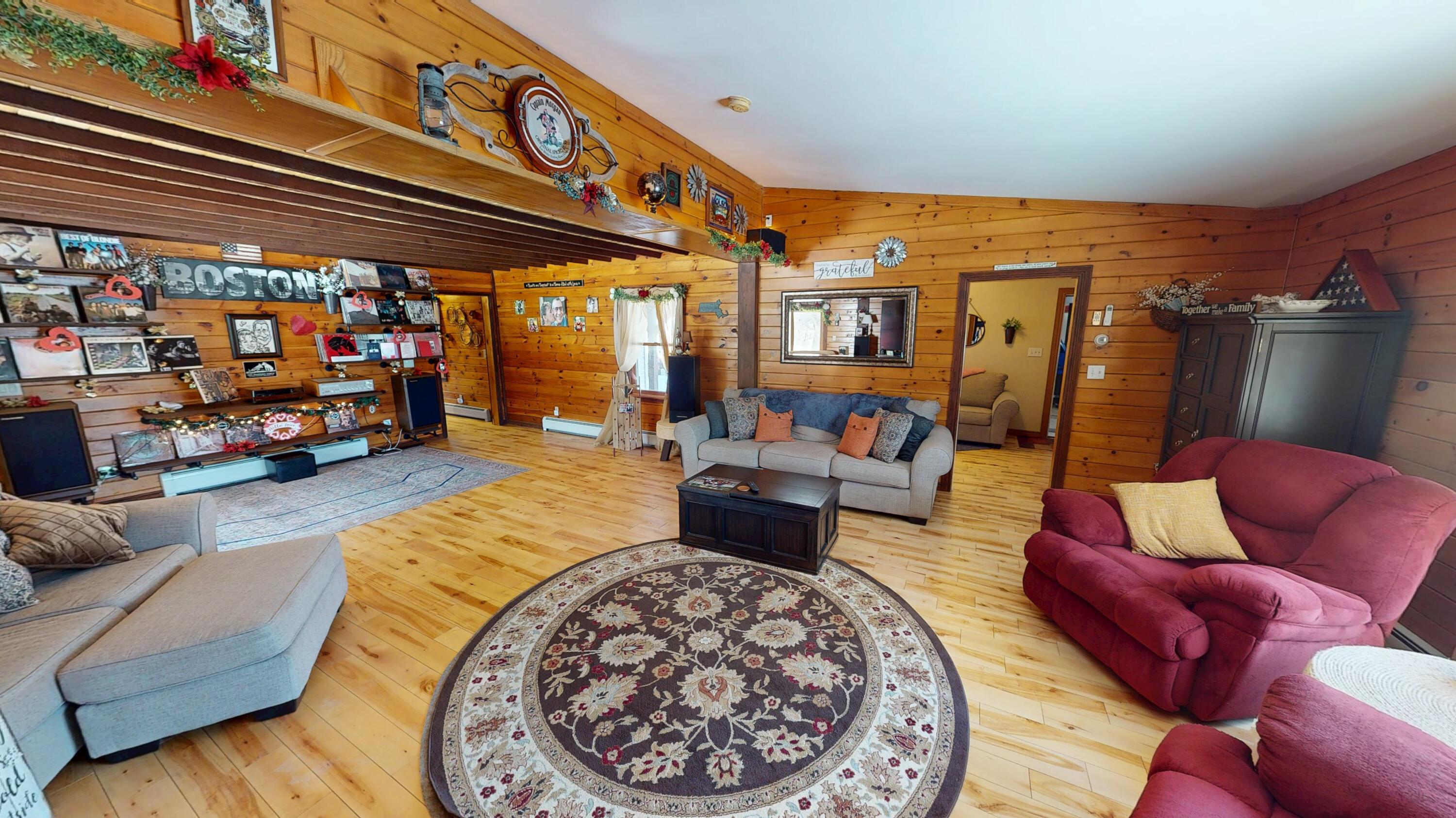 Image 4: Living Room