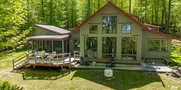 32 Corliss Point