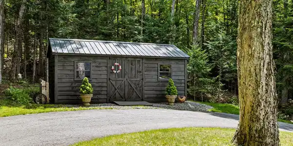 Image 4: Shed