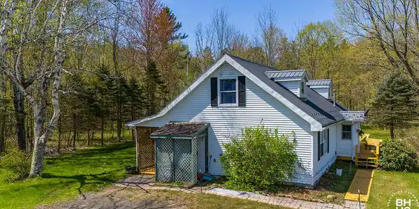 Image 3: CapeCodInKeeneValley_Spring_A_Exterior
