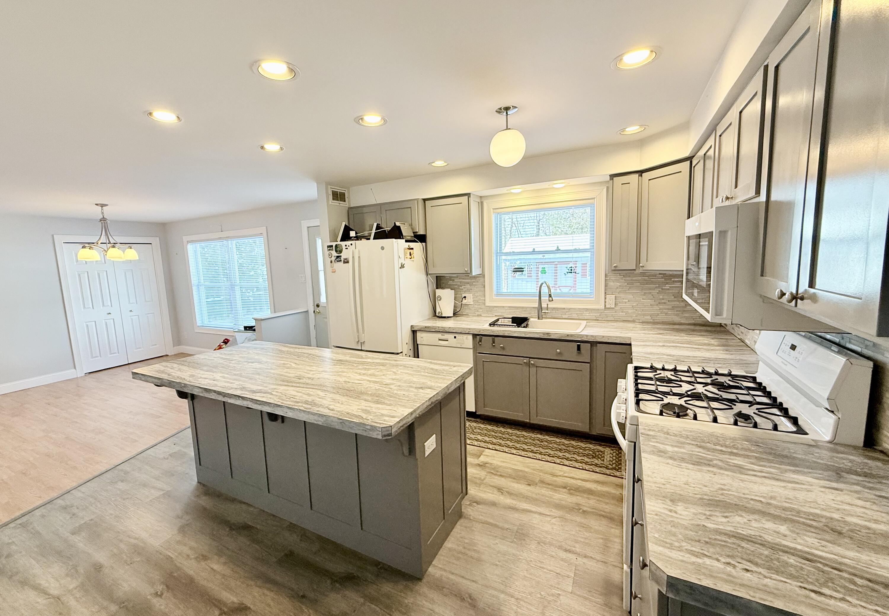 Image 2: Kitchen