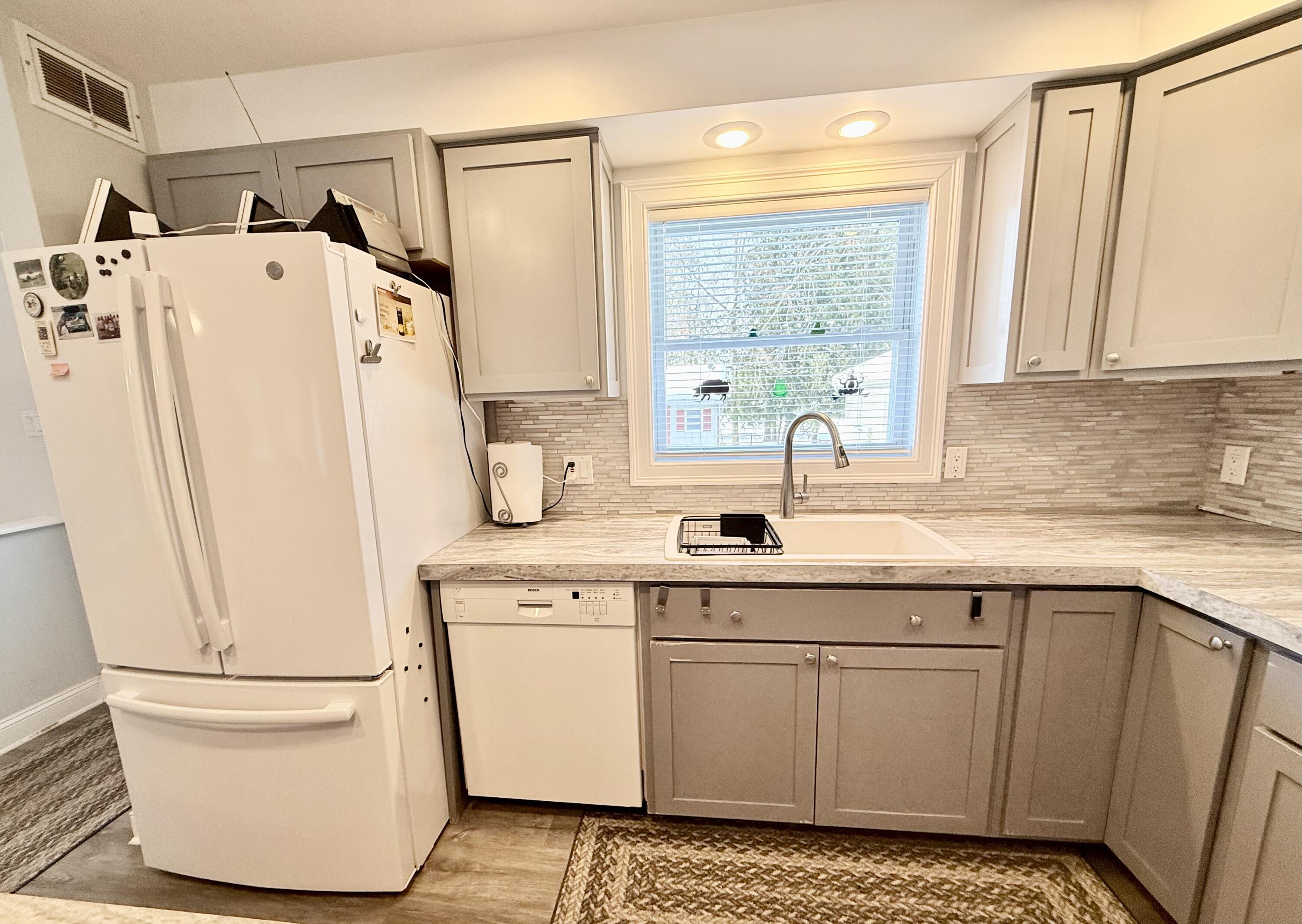 Image 3: Kitchen
