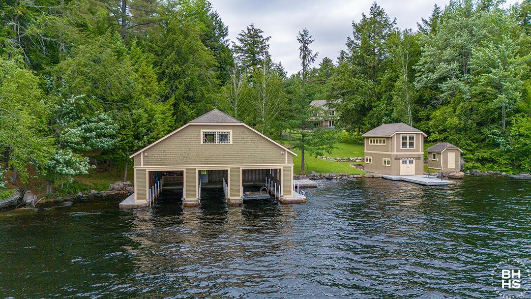 Image 3: HistoricHomeOnLowerSaranacLake_A_BH_GH_L