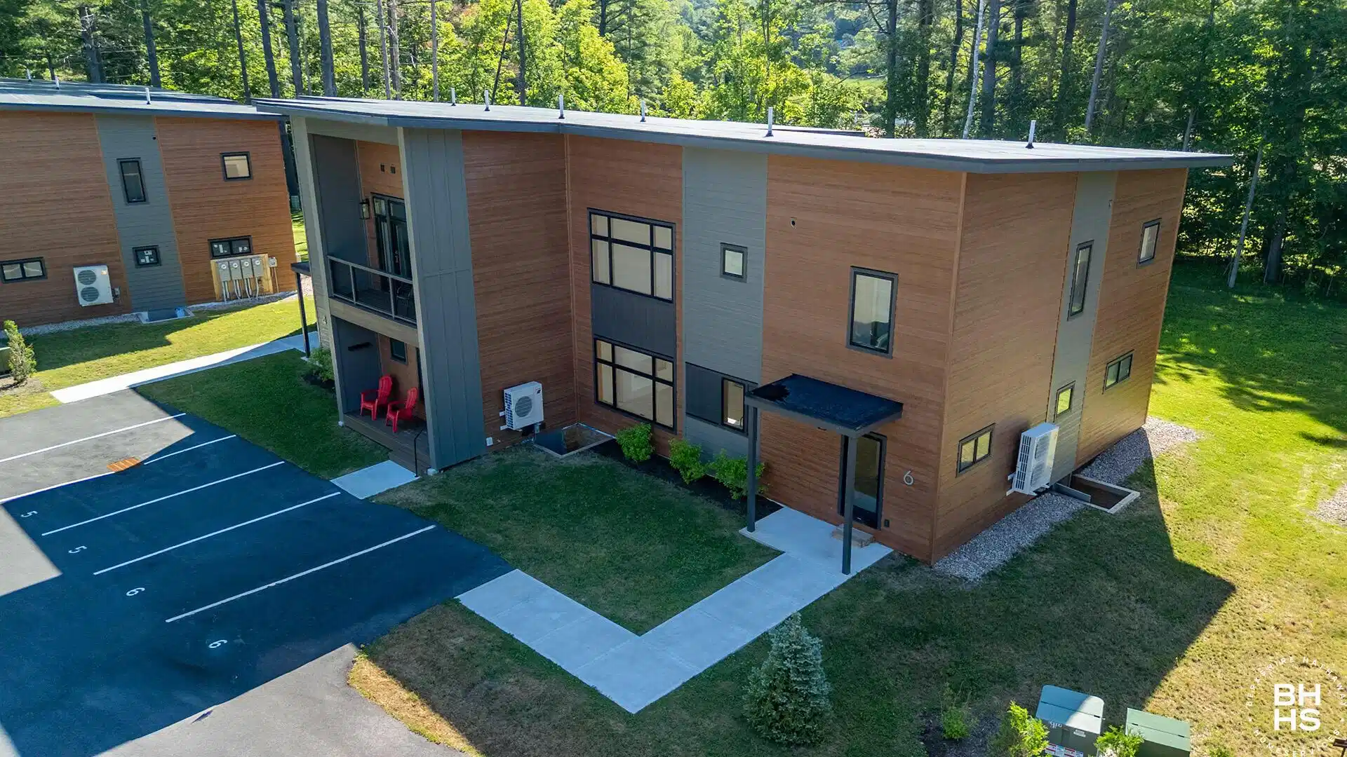 Image 1: OwaissaClub_Unit6_Exterior