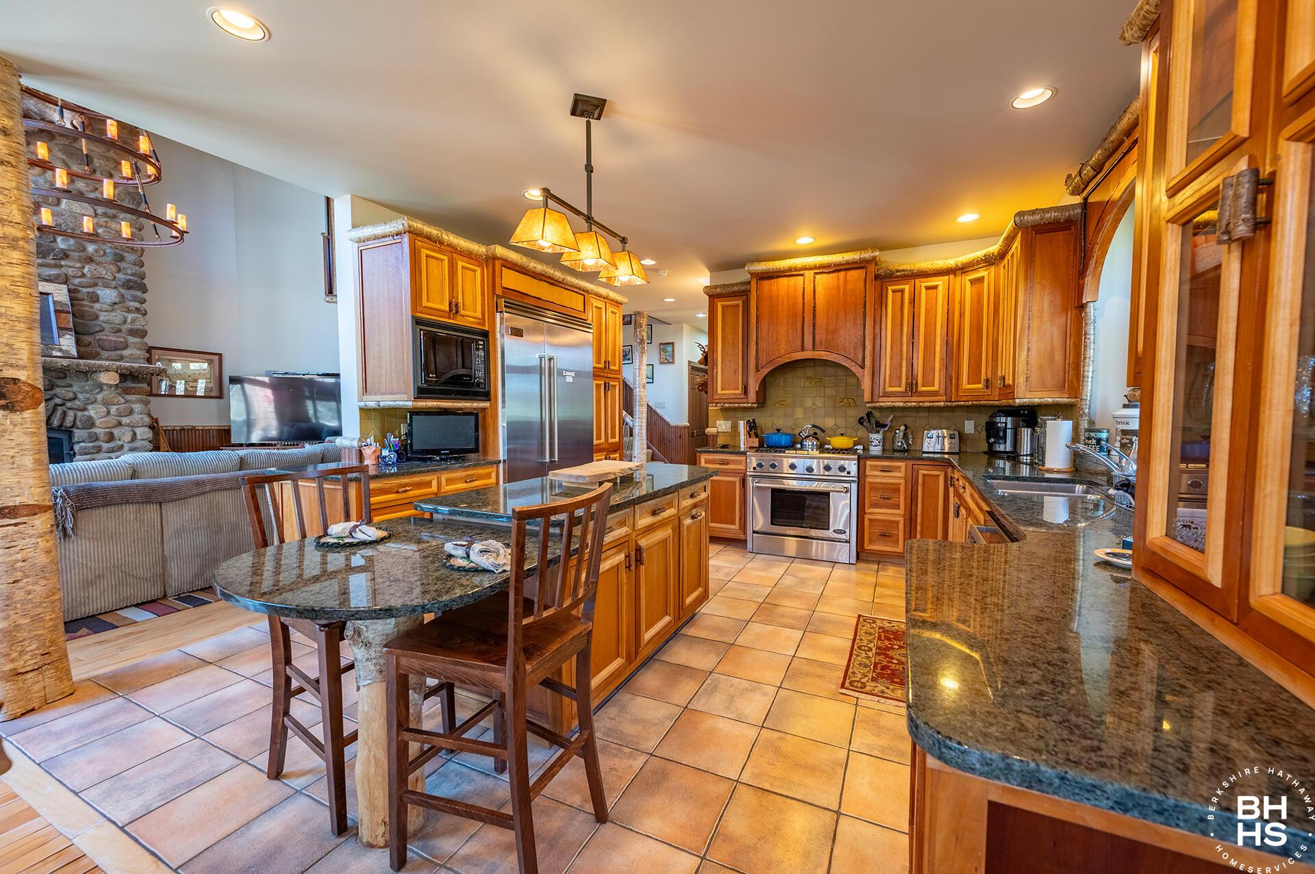 Image 4: AdirondackHomeOnJohnBrownRd_Kitchen_R