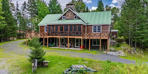 Image 2: Front of Cabin