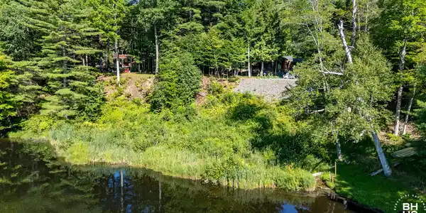 Image 3: 5660NY86_A_Exterior_Shoreline