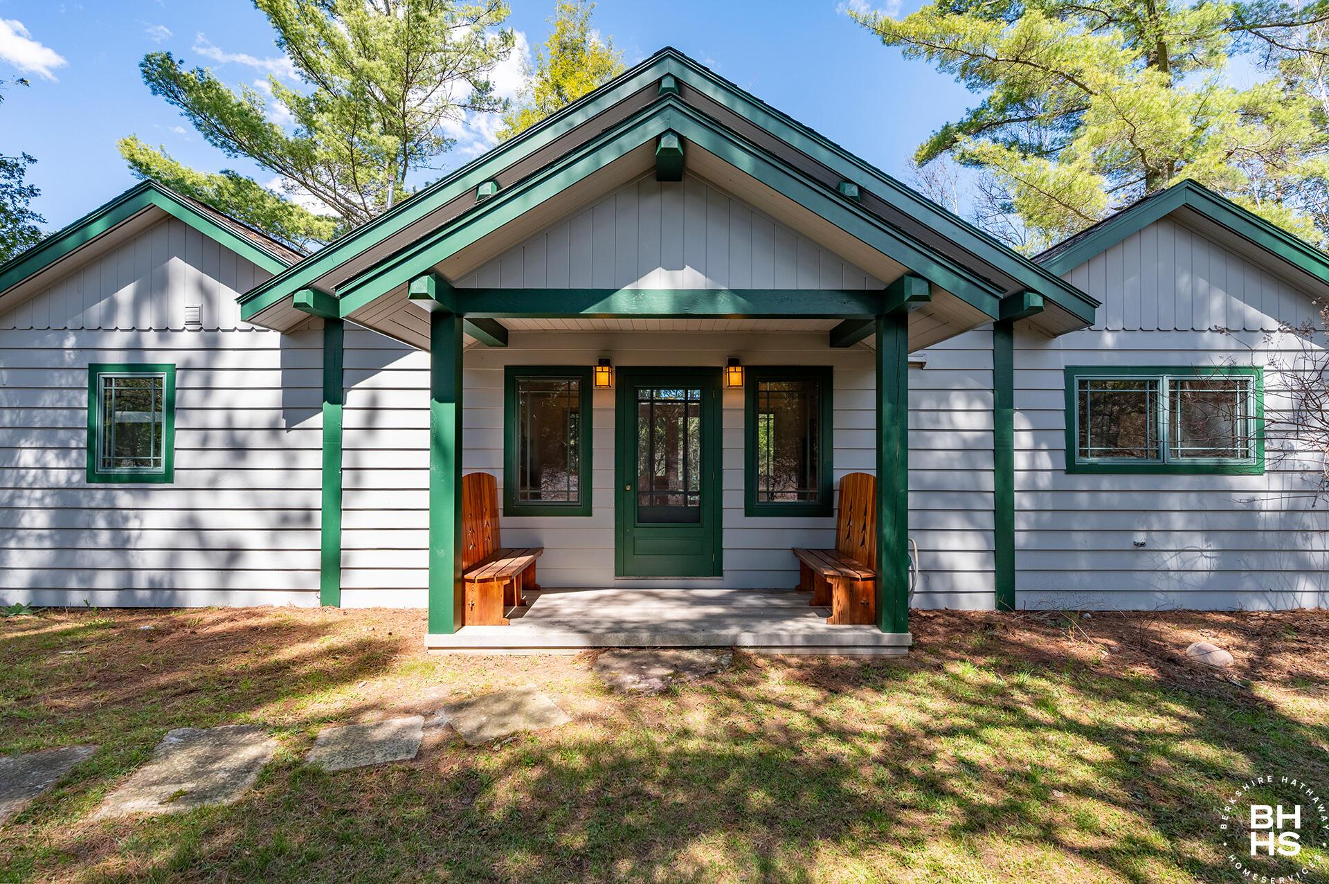 Image 2: HomeOnStonyCreekPonds_Exterior_Entry