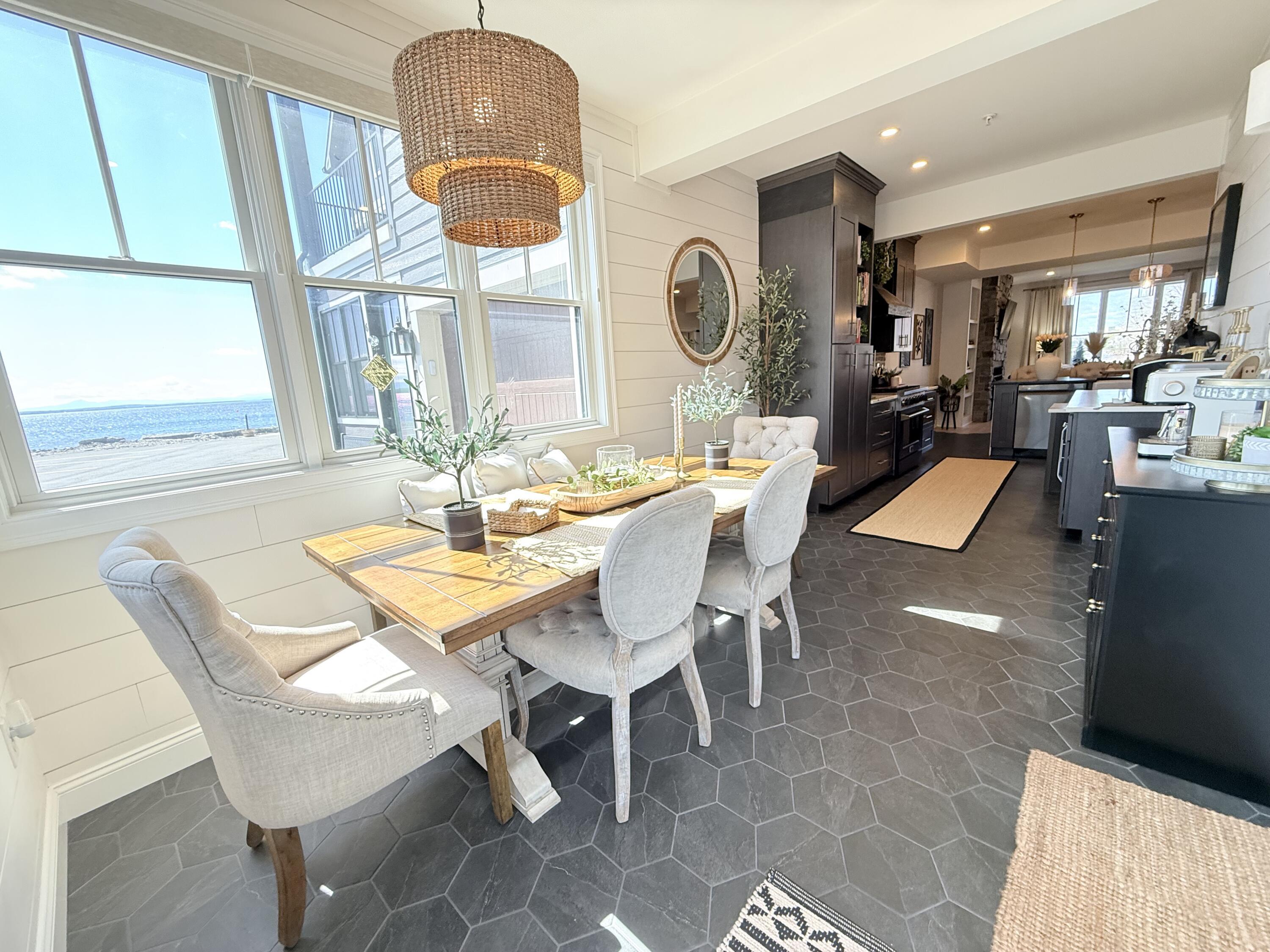 Image 2: Dining Nook