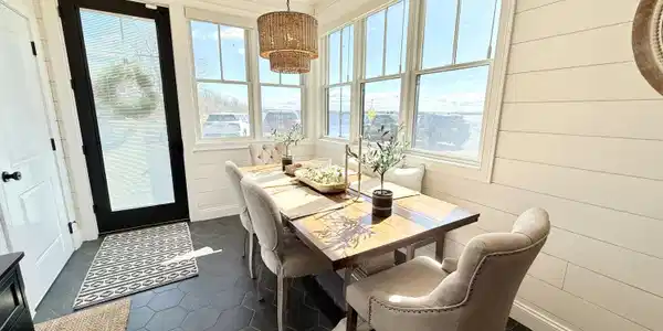 Image 3: Dining Nook