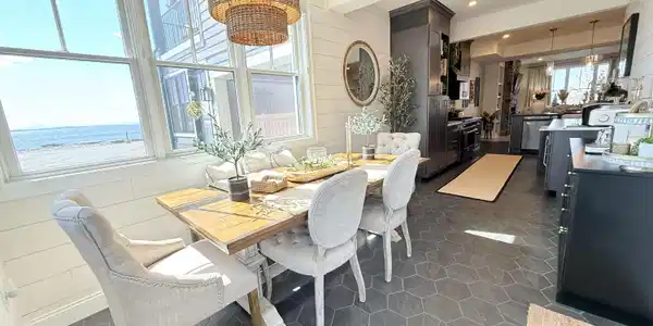 Image 4: Dining Nook