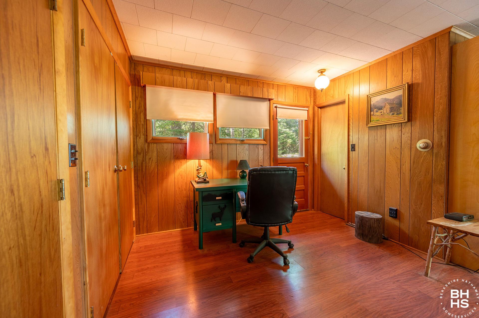 Image 4: KeeneCabinOnHurricane_Office