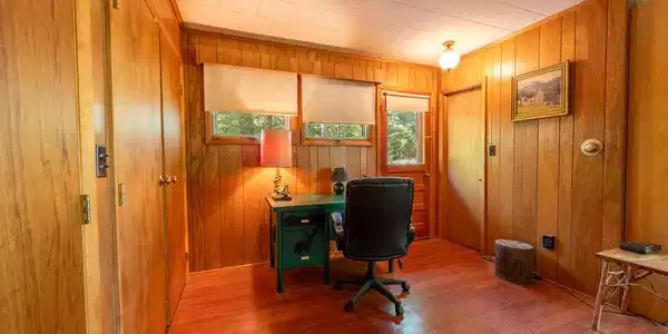 Image 4: KeeneCabinOnHurricane_Office