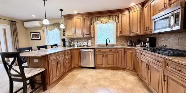 Image 3: Kitchen