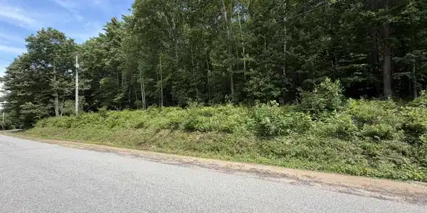 Image 3: Thompson Rd