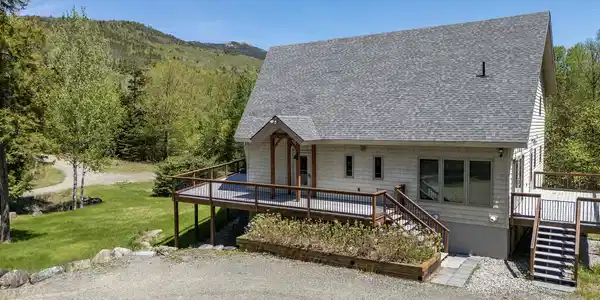 Image 3: KeeneHomeStunningMtnViews_Spring_Exterio