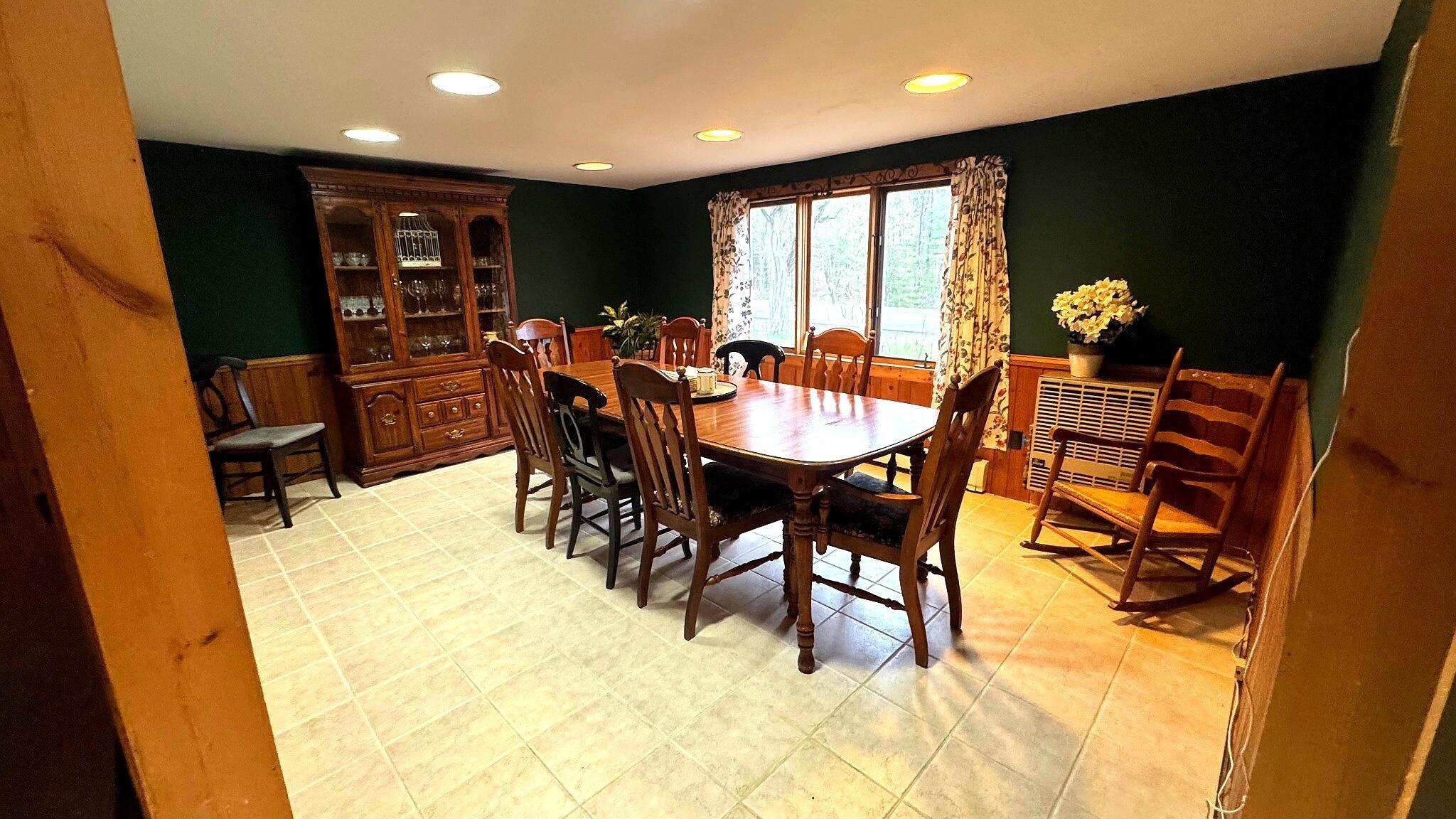 Image 4: Dining Room 2