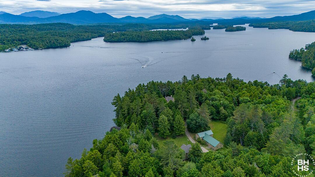 Image 4: HistoricHomeOnLowerSaranacLake_A_Propert