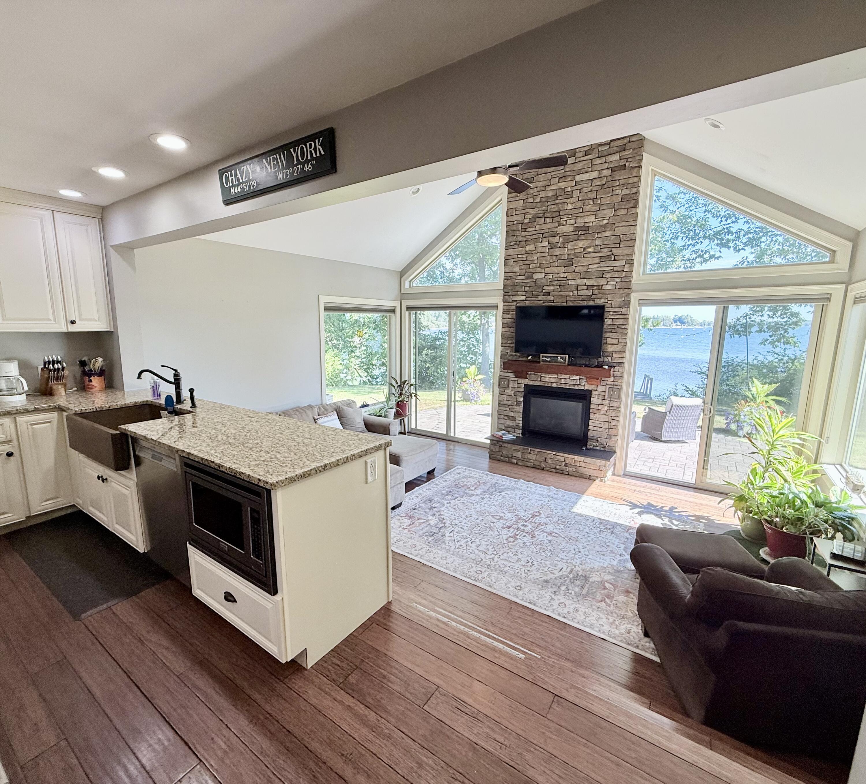 Image 4: Living room