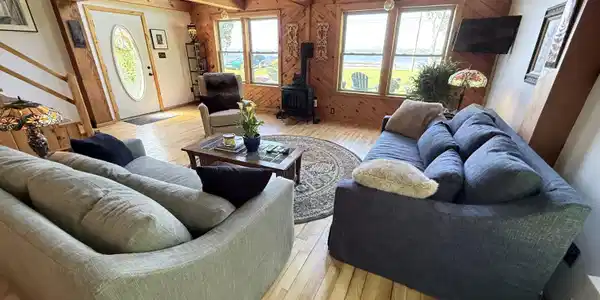 Image 3: Living room