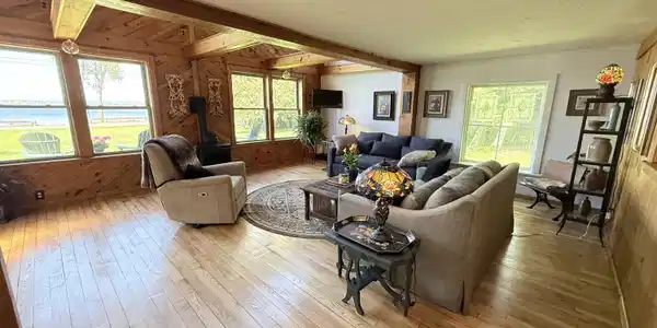 Image 4: Living room