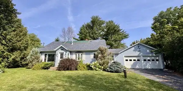 1421 Lakeshore