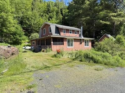 8458 Newcomb