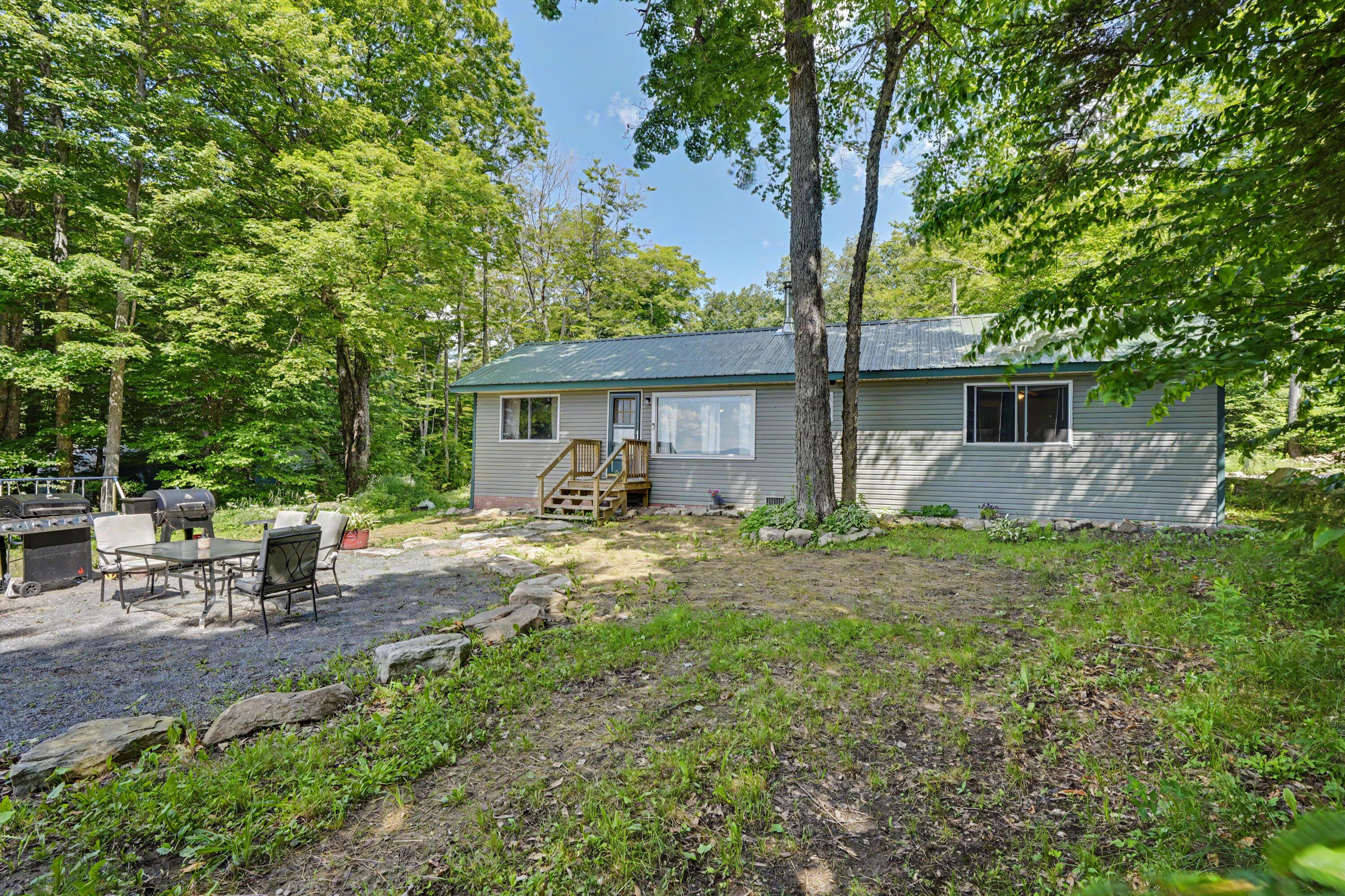 Image 2: 22_Home and Land for Sale at 6 Sax Way,