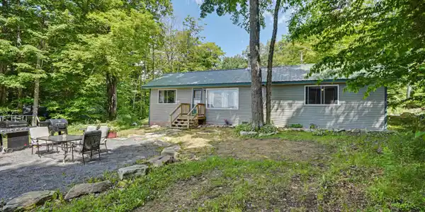 Image 2: 22_Home and Land for Sale at 6 Sax Way,