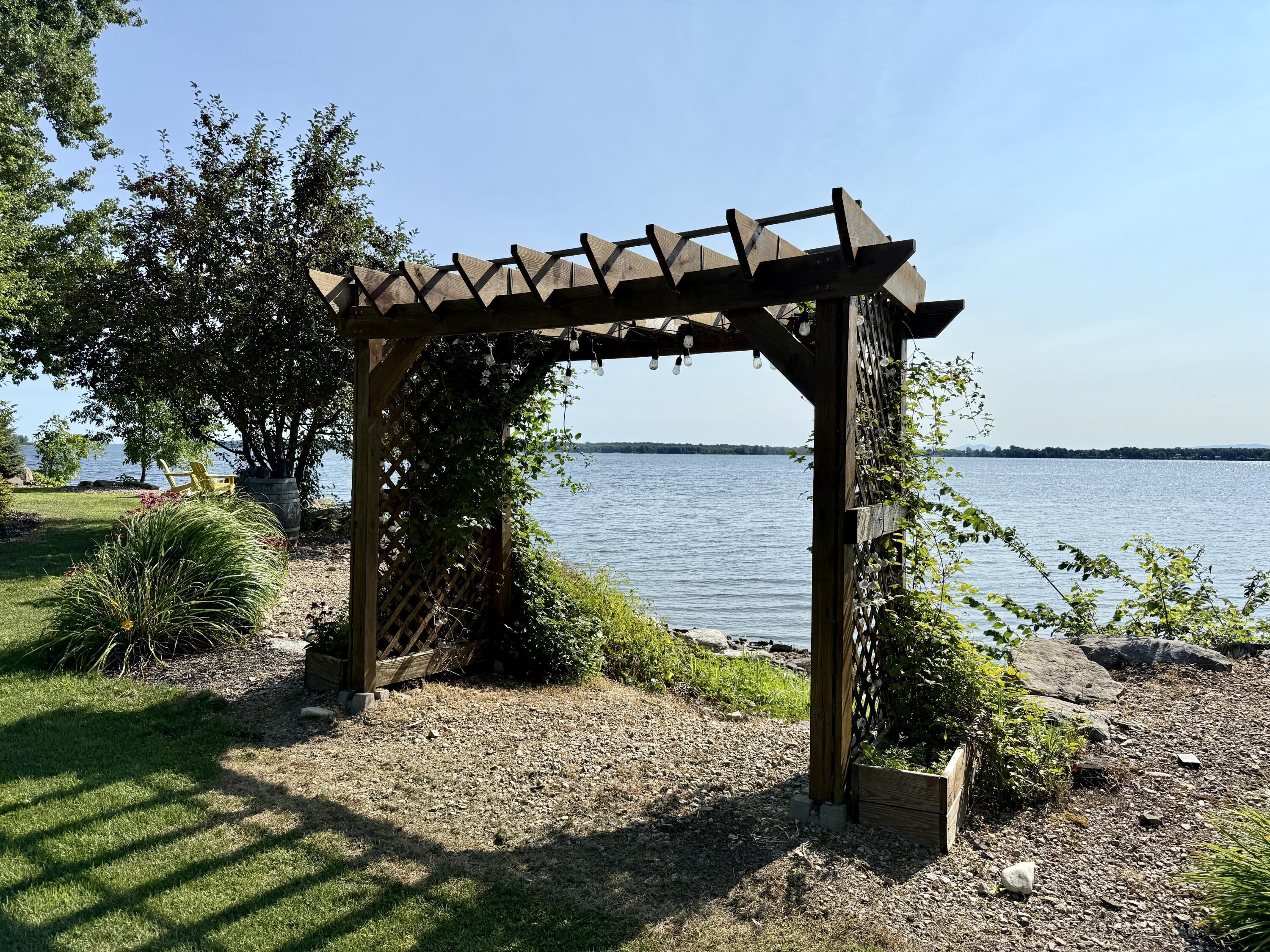 Image 3: Trellis