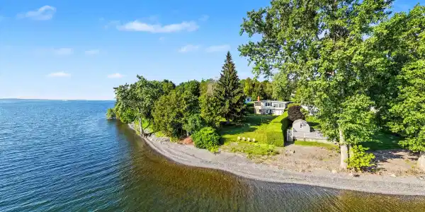 38 Gravelly Point