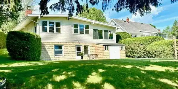Image 3: Rear