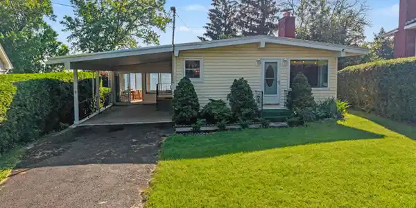 Image 4: Front