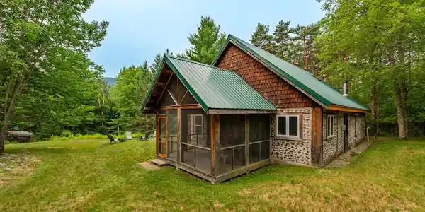 Image 4: 561Hazen_MH_Exterior_R