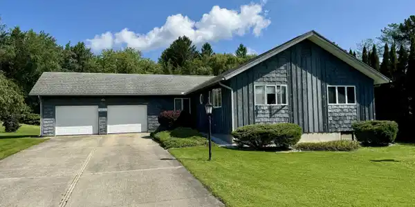 123 Shore Dr