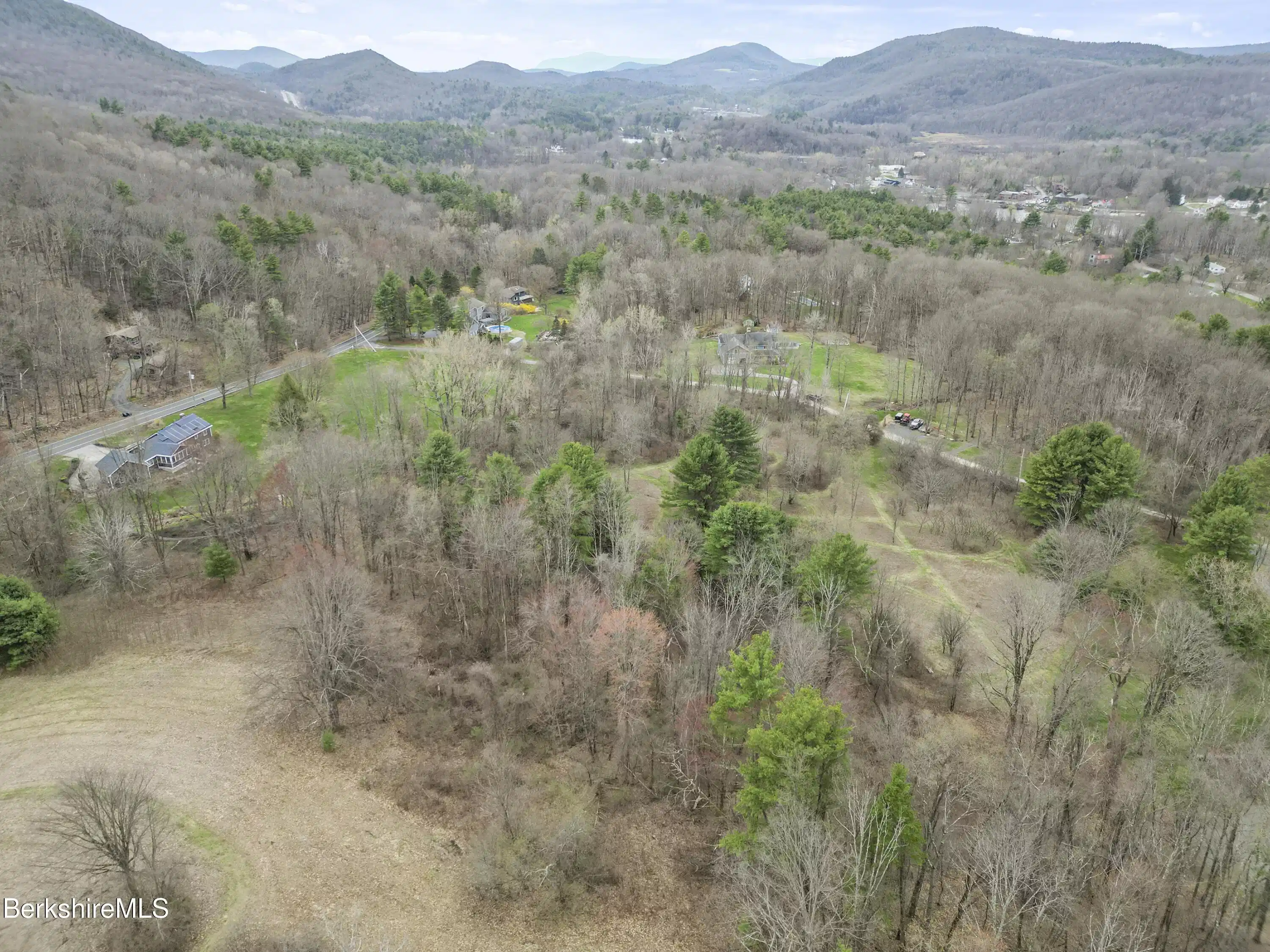 Image 1: 10.6 Acres - Lenox Rd
