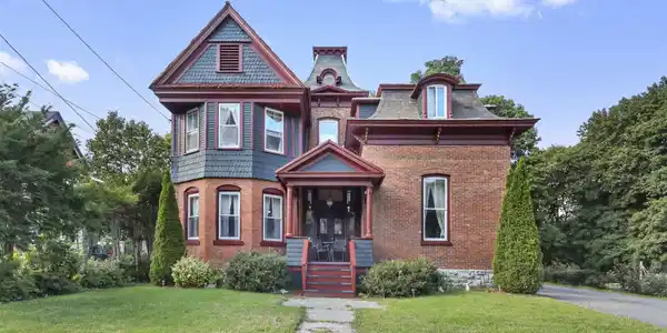 8 East St
