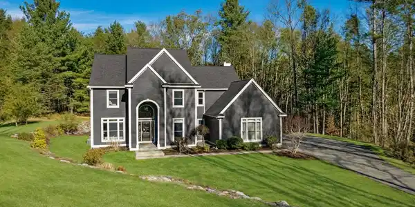 5 Eastbrook Ln